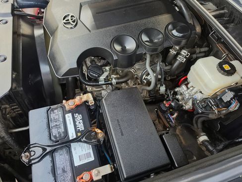 Used 2018 Toyota 4Runner SR5 AWD/4WD image 39
