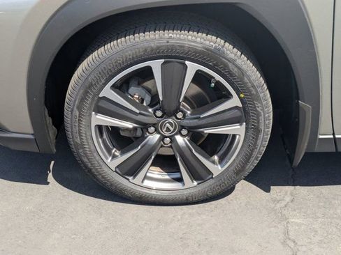 Used 2022 Lexus UX 200 w/ Accessory Package (Z1) FWD image 9