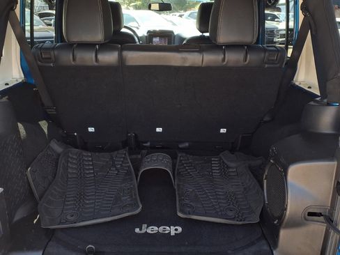 Used 2014 Jeep Wrangler Unlimited Sahara AWD/4WD image 8