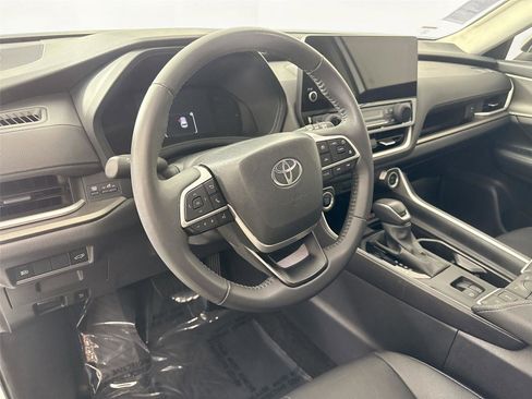 Certified 2024 Toyota Grand Highlander XLE image 13