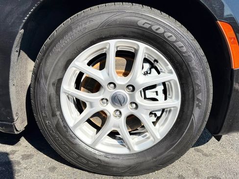 Used 2022 Chrysler Pacifica Touring-L FWD image 54