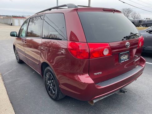 Used 2010 Toyota Sienna LE image 5
