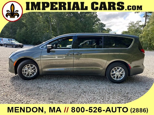 New 2027 Chrysler Pacifica Select FWD image 6