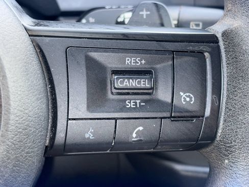 Used 2023 Nissan Pathfinder S FWD image 12