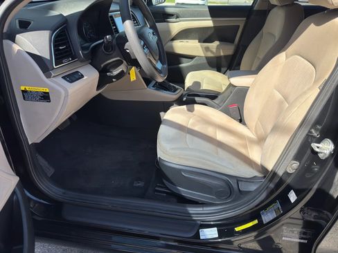 Used 2017 Hyundai Elantra SE image 5