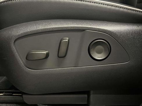 Used 2025 Buick Enclave Preferred w/ Power Package image 20