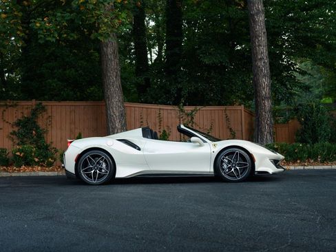 Used 2020 Ferrari 488 Pista Spider image 5