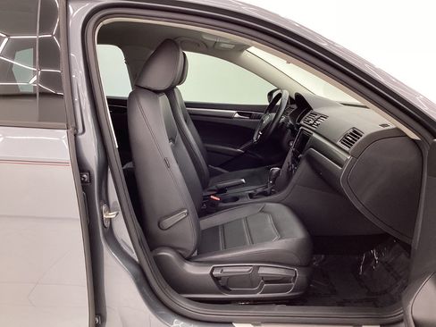 Used 2018 Volkswagen Passat 2.0T R-Line FWD image 15