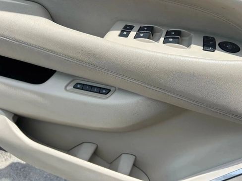 Used 2017 Cadillac Escalade ESV Premium Luxury image 31