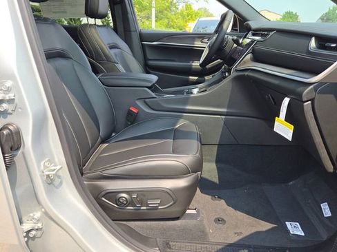 New 2025 Jeep Grand Cherokee L Limited image 7