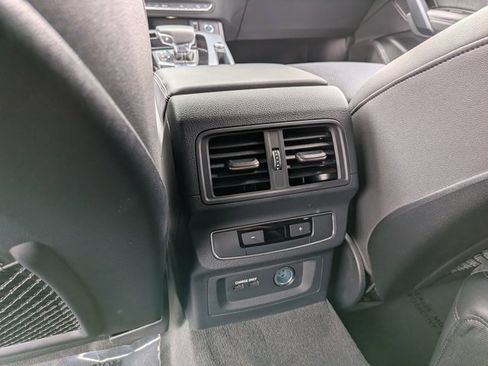 Used 2024 Audi Q5 e Premium Plus AWD/4WD image 24