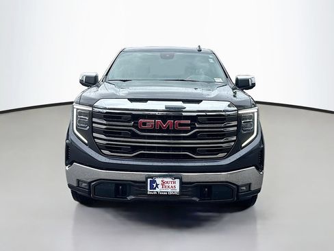 Used 2022 GMC Sierra 1500 SLT AWD/4WD image 2