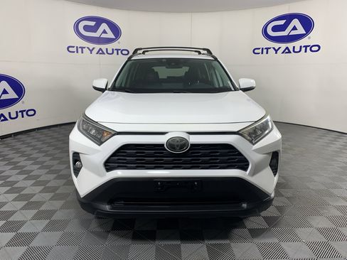 Used 2019 Toyota RAV4 XLE Premium FWD image 9