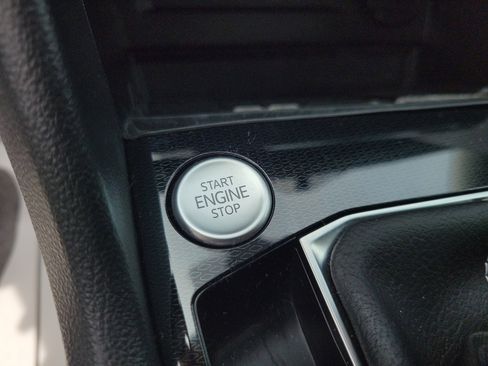 Certified 2025 Volkswagen Taos SE FWD image 36