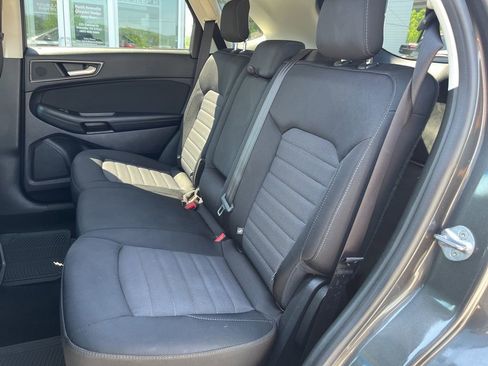 Used 2019 Ford Edge SE FWD image 13