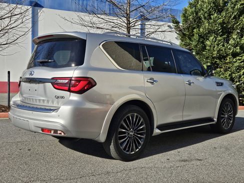 Used 2023 INFINITI QX80 Premium Select w/ All-Season Package image 6