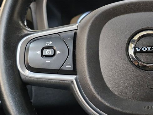 Used 2020 Volvo XC60 T5 Momentum image 32