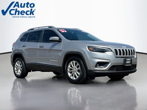Used 2019 Jeep Cherokee Latitude w/ Popular Appearance Group FWD image 1