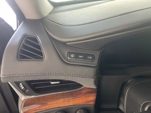 Used 2015 Cadillac Escalade Premium image 37