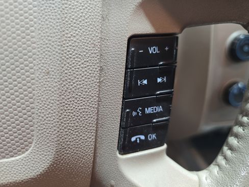 Used 2012 Ford Escape XLT AWD/4WD image 16
