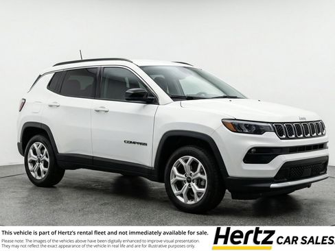 Used 2025 Jeep Compass Latitude AWD/4WD image 1