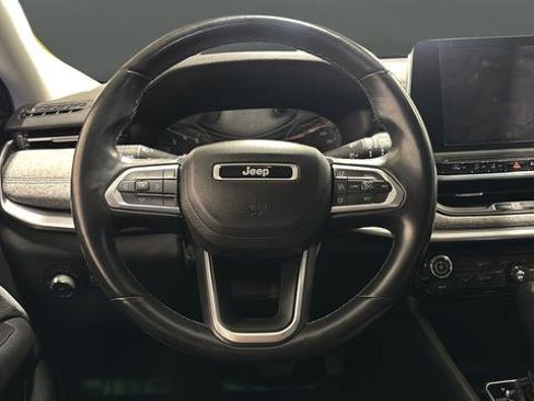 Used 2022 Jeep Compass Latitude w/ Sun and Sound Group AWD/4WD image 16