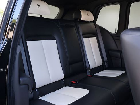 Certified 2022 Rolls-Royce Cullinan AWD/4WD image 19