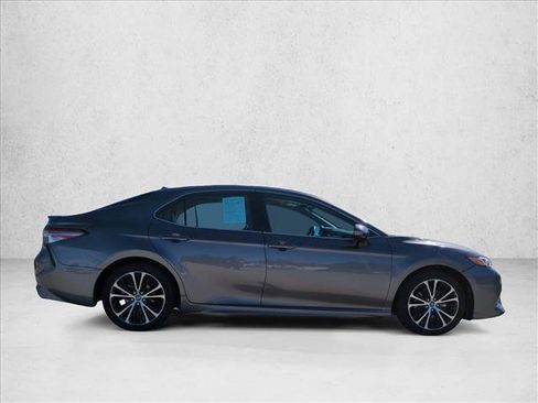 Used 2019 Toyota Camry SE image 4