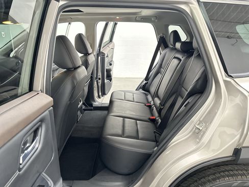 Used 2023 Nissan Rogue SL w/ SL Premium Package image 24