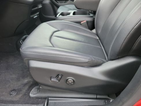Used 2025 Chrysler Pacifica Select FWD image 5