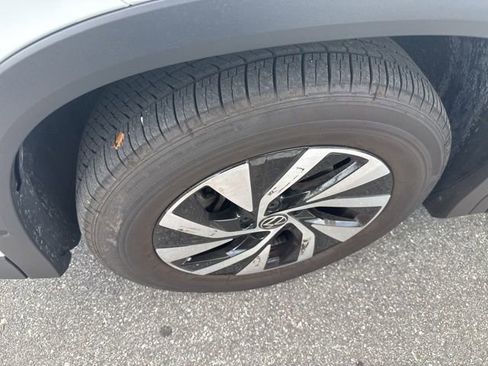 Used 2025 Volkswagen Tiguan S FWD image 4