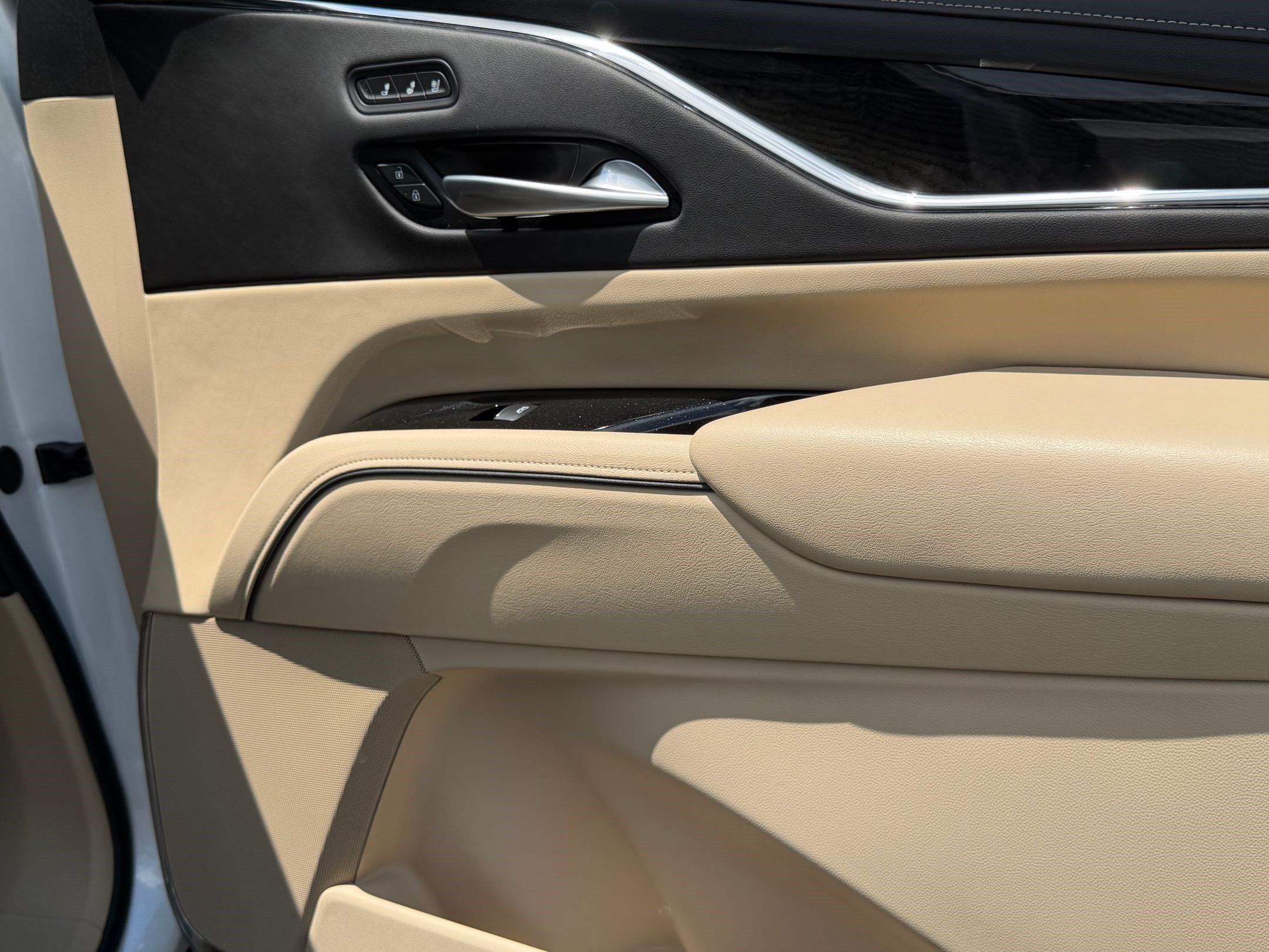 Certified 2024 Cadillac Escalade Premium Luxury w/ Performance Package AWD/4WD image 51
