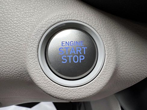 Used 2024 Hyundai Venue SEL FWD image 21