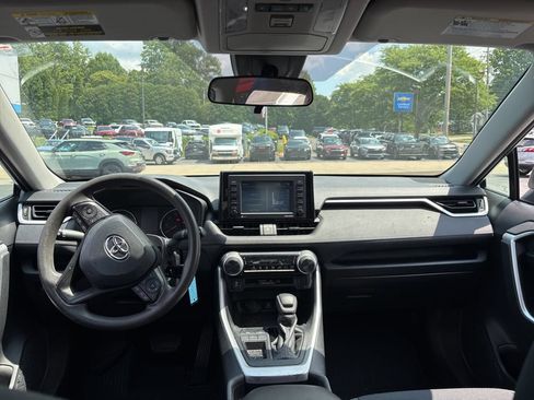 Used 2021 Toyota RAV4 LE w/ Carpet Mat Package (TMS) FWD image 9