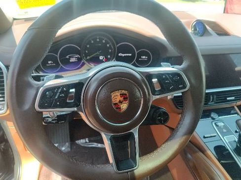 Used 2022 Porsche Cayenne E-Hybrid AWD/4WD image 16