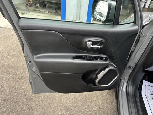 Used 2020 Jeep Renegade Limited AWD/4WD image 19