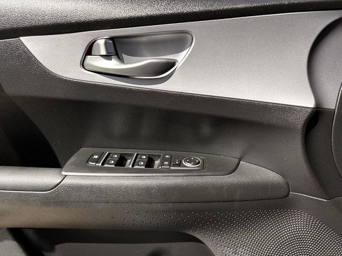 Used 2024 Kia Forte LXS FWD image 25
