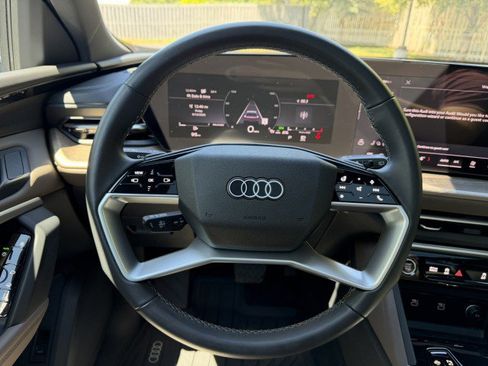 Certified 2025 Audi Q5 Premium w/ Convenience Package AWD/4WD image 10