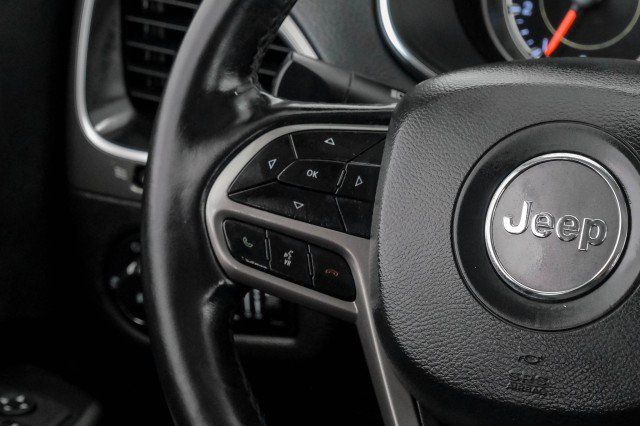 Used 2021 Jeep Cherokee Latitude Plus AWD/4WD image 16