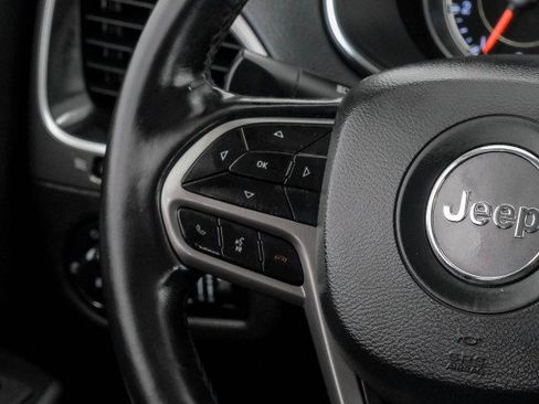Used 2021 Jeep Cherokee Latitude Plus AWD/4WD image 16