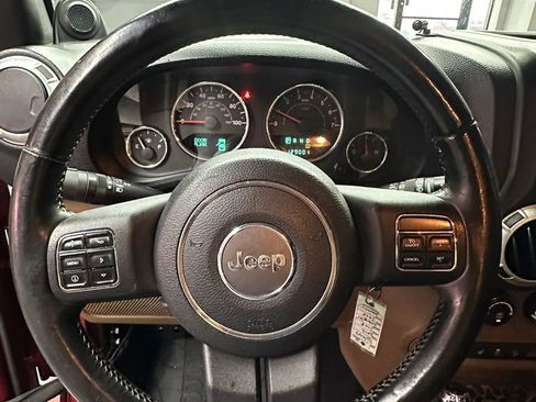 Used 2012 Jeep Wrangler Unlimited Sahara w/ Connectivity Group AWD/4WD image 10