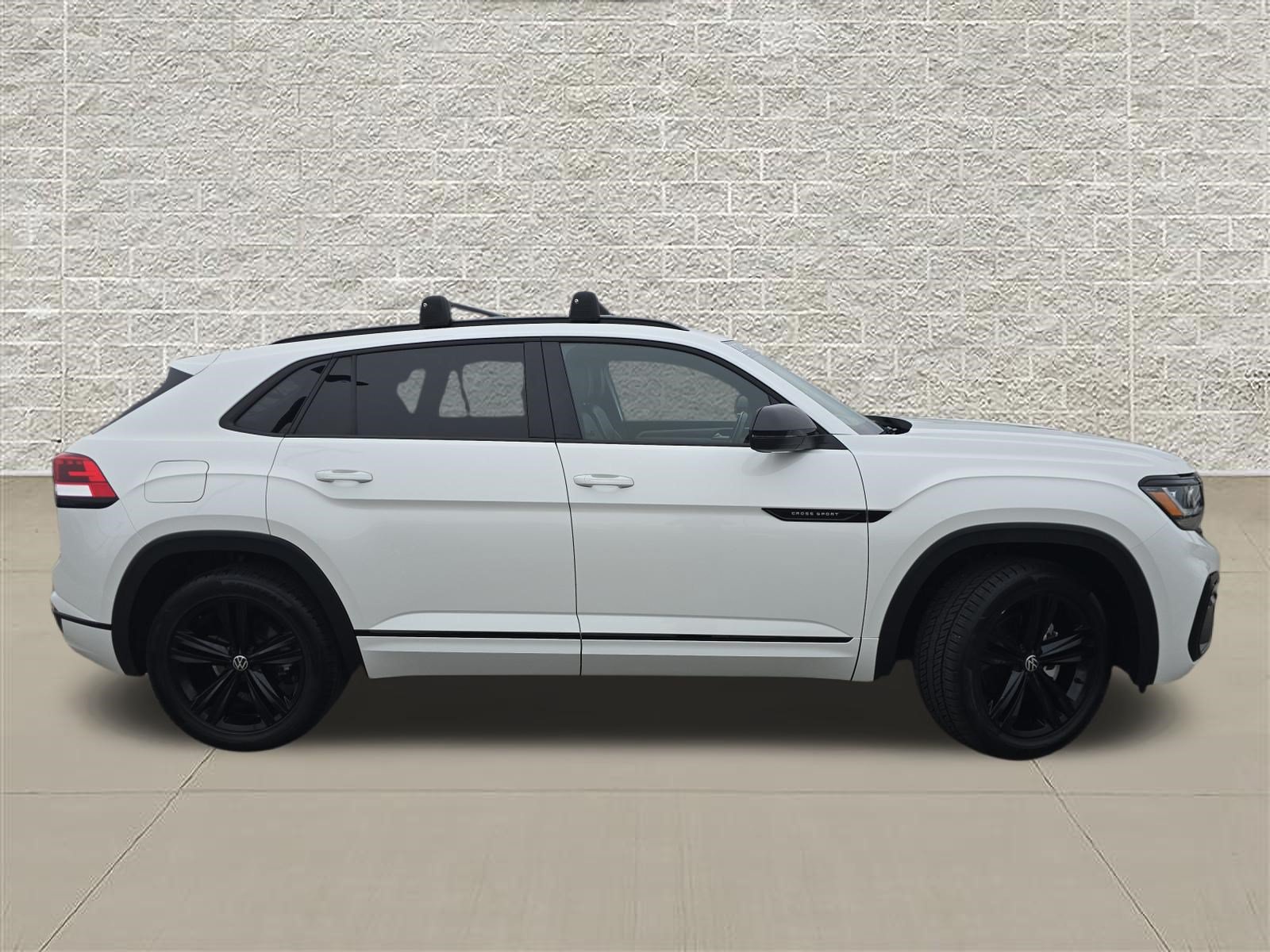 Certified 2023 Volkswagen Atlas Cross Sport SEL R-Line AWD/4WD image 8