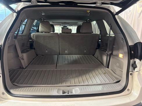 Used 2017 Toyota Highlander XLE AWD/4WD image 14