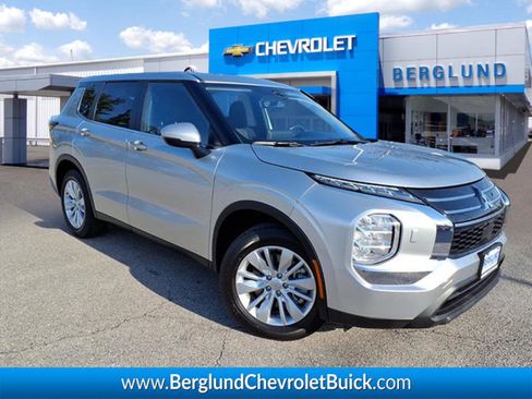 Used 2025 Mitsubishi Outlander ES image 1