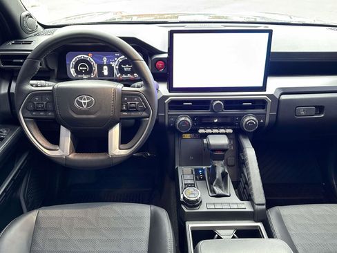 Used 2025 Toyota 4Runner TRD Off-Road Premium image 16