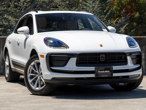 Certified 2026 Porsche Macan AWD/4WD image 6