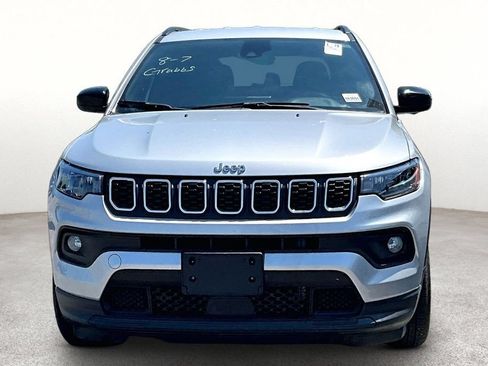 Used 2024 Jeep Compass Latitude AWD/4WD image 4