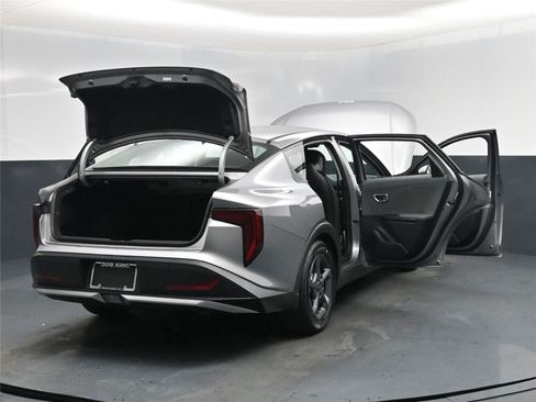 New 2025 Kia K4 LXS image 19