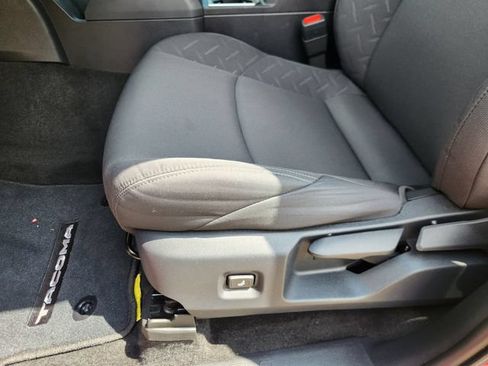 Certified 2025 Toyota Tacoma SR5 AWD/4WD image 24