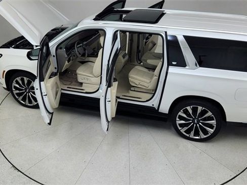 Used 2025 Cadillac Escalade ESV Premium Luxury Platinum image 90